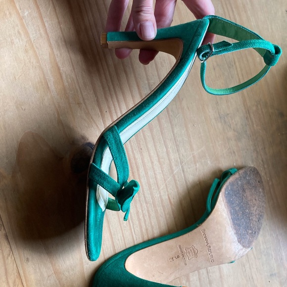 Banana Republic Martinique Green Suede Leaf Detail Ankle-Strap Stiletto Heels 9M - Picture 4 of 5